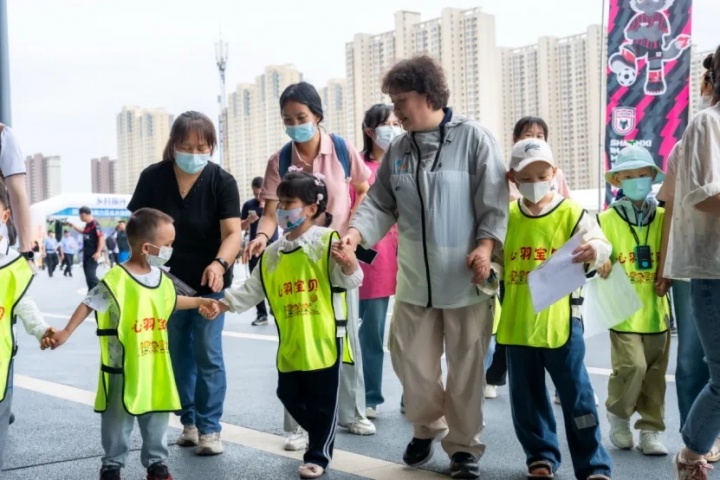 陕西联合主场首秀日：心羽宝贝手绘球衣售罄 1.5万人掌声致敬