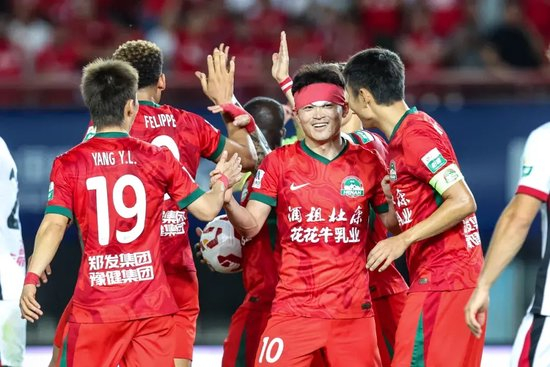 河南3-2成都:阿奇姆彭头槌逆转,拉莫斯首胜争冠队 河南3-2成都:阿奇姆彭头槌逆转,拉莫斯首胜争冠队