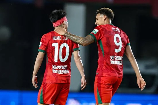 河南3-2成都:阿奇姆彭头槌逆转,拉莫斯首胜争冠队 河南3-2成都:阿奇姆彭头槌逆转,拉莫斯首胜争冠队