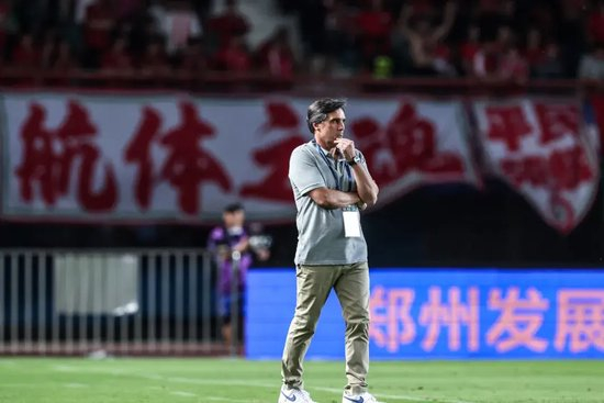 河南3-2成都:阿奇姆彭头槌逆转,拉莫斯首胜争冠队 河南3-2成都:阿奇姆彭头槌逆转,拉莫斯首胜争冠队