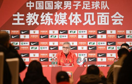 71岁伊万告别战前陷“不认识人”风波 国足伤病满营迎战巴林 71岁伊万告别战前陷“不认识人”风波 国足伤病满营迎战巴林