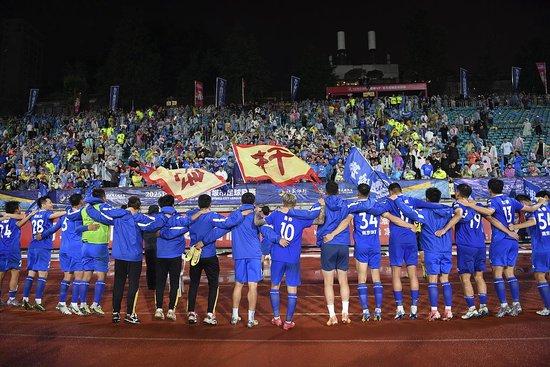 苏超场均8798人超中甲,22198人见证徐州vs连云港爆棚 苏超场均8798人超中甲,22198人见证徐州vs连云港爆棚