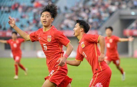 U16国少5-2澳洲夺冠 四国赛暴露中场屏障隐患 U16国少5-2澳洲夺冠 四国赛暴露中场屏障隐患