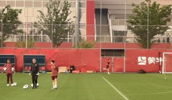 武磊膝盖伤情反复恐无缘印尼客战 国足上海集训先遇打击 武磊膝盖伤情反复恐无缘印尼客战 国足上海集训先遇打击