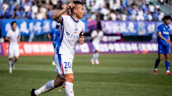 38岁于汉超3分钟双响 申花全华班3-0淘汰无锡吴钩晋级足协杯16强 38岁于汉超3分钟双响 申花全华班3-0淘汰无锡吴钩晋级足协杯16强