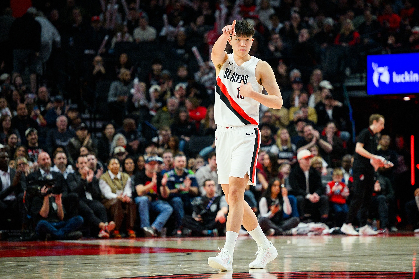 杨瀚森回青训基地谈NBA初体验:一个“快”字贯穿始终 杨瀚森回青训基地谈NBA初体验:一个“快”字贯穿始终