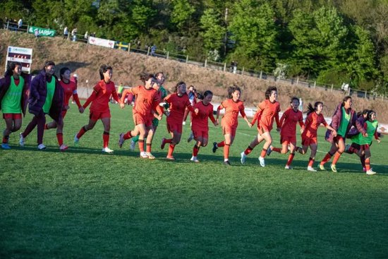 U16女足蒙太古杯亚军归来 李映静点明差距:一碰就倒的踢法行不通 U16女足蒙太古杯亚军归来 李映静点明差距:一碰就倒的踢法行不通