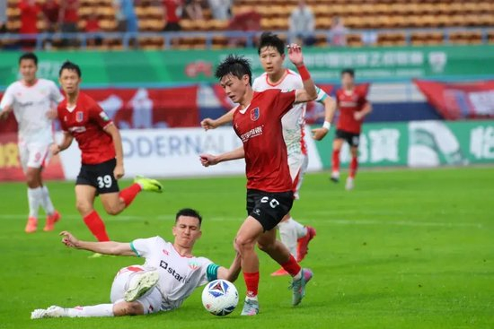 门将黄油手+锋线挥霍机会 广州蒲公英主场1比2遭昆明城星绝杀 门将黄油手+锋线挥霍机会 广州蒲公英主场1比2遭昆明城星绝杀