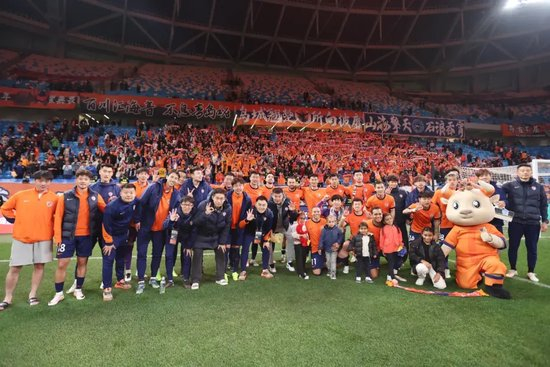 青岛海牛3-0长春亚泰终结十轮不胜 席尔瓦双响冯伯元破门