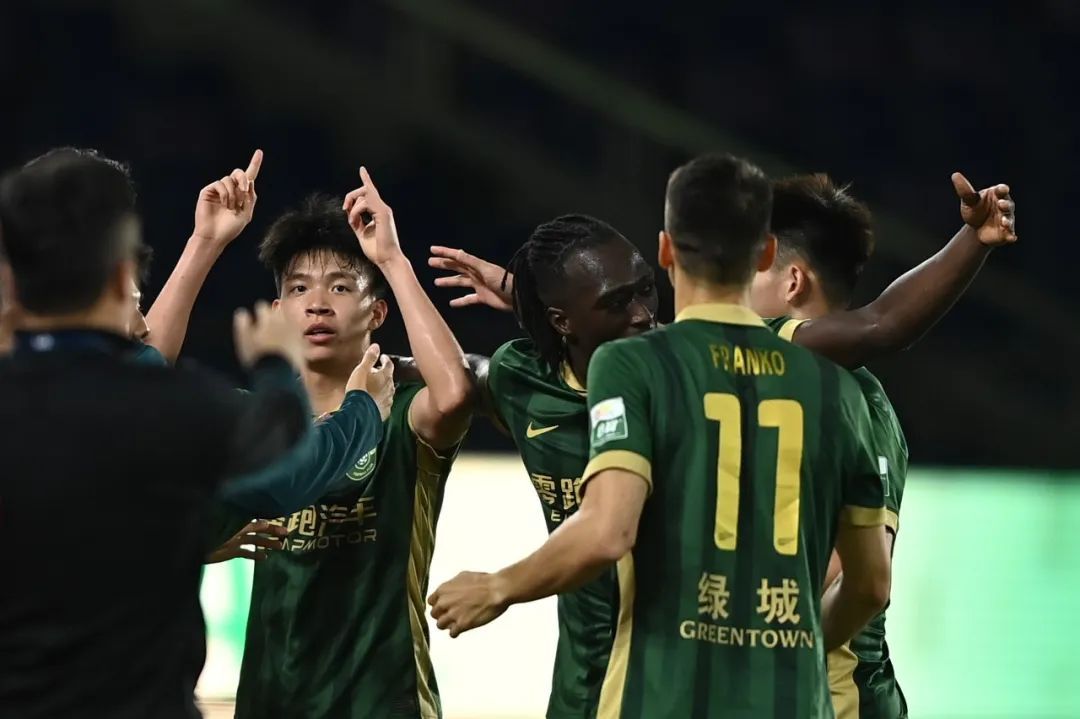 王钰栋30米世界波+弗兰克点射,浙江2-1青岛走出阴霾 王钰栋30米世界波+弗兰克点射,浙江2-1青岛走出阴霾