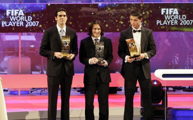 维尼修斯终结巴西17年等待 FIFA最佳归属皇马边锋