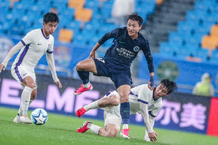 泽瓦里罗传射建功，深圳U20暴雨中客场1-1逼平天津