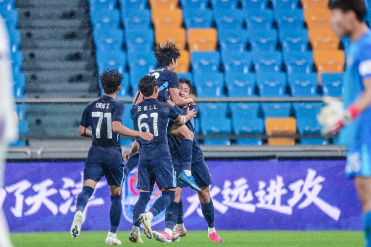 泽瓦里罗传射建功，深圳U20暴雨中客场1-1逼平天津