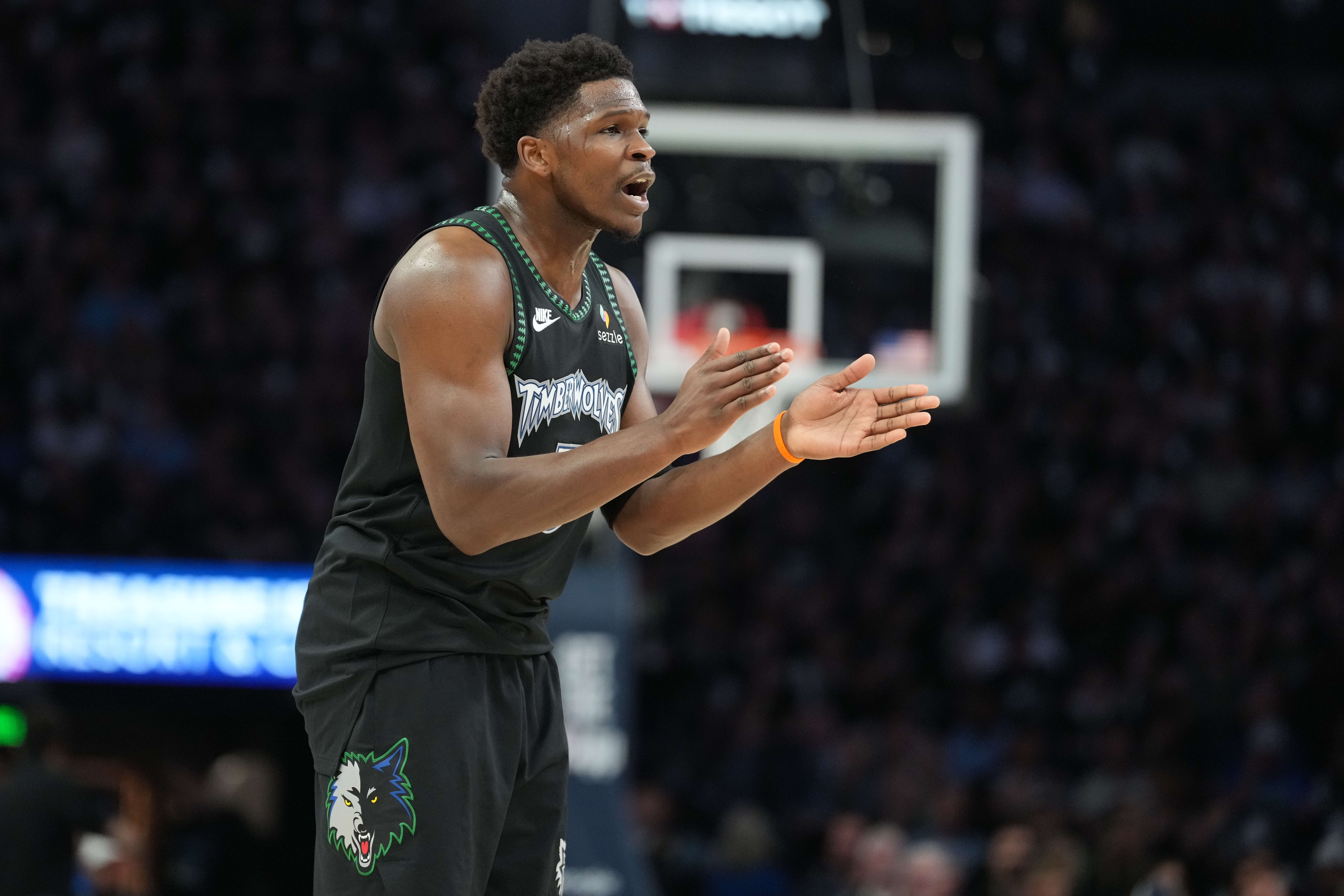 Windhorst:爱德华兹对森林狼阵容存疑 要求管理层回应 Windhorst:爱德华兹对森林狼阵容存疑 要求管理层回应