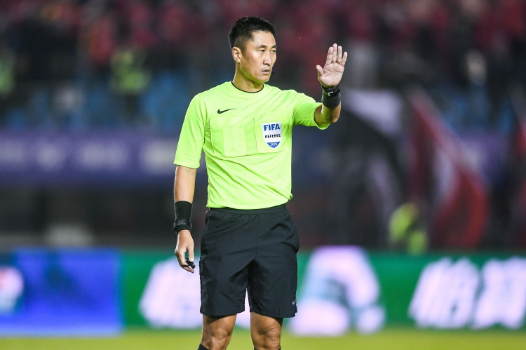 马宁主哨世界杯!中国裁判组实现三大岗位全覆盖 马宁主哨世界杯!中国裁判组实现三大岗位全覆盖