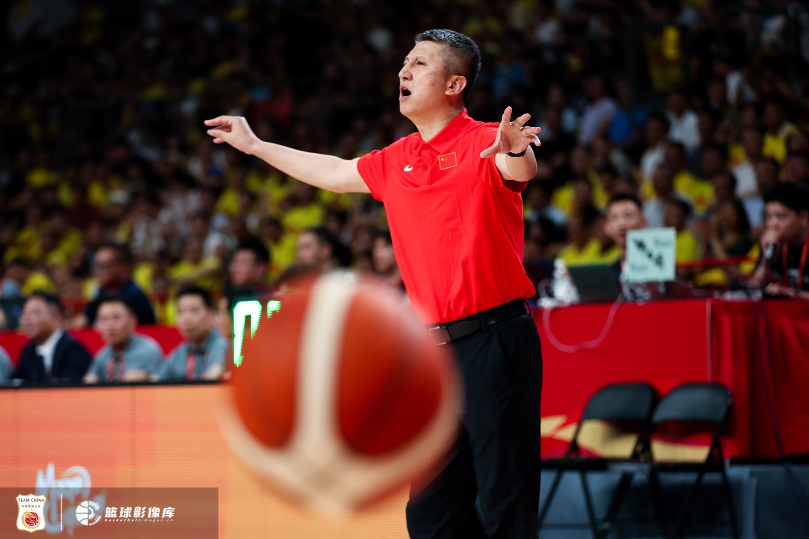 杨瀚森首秀低位挣扎,付政浩:球风不兼容,建议胡金秋打五号位