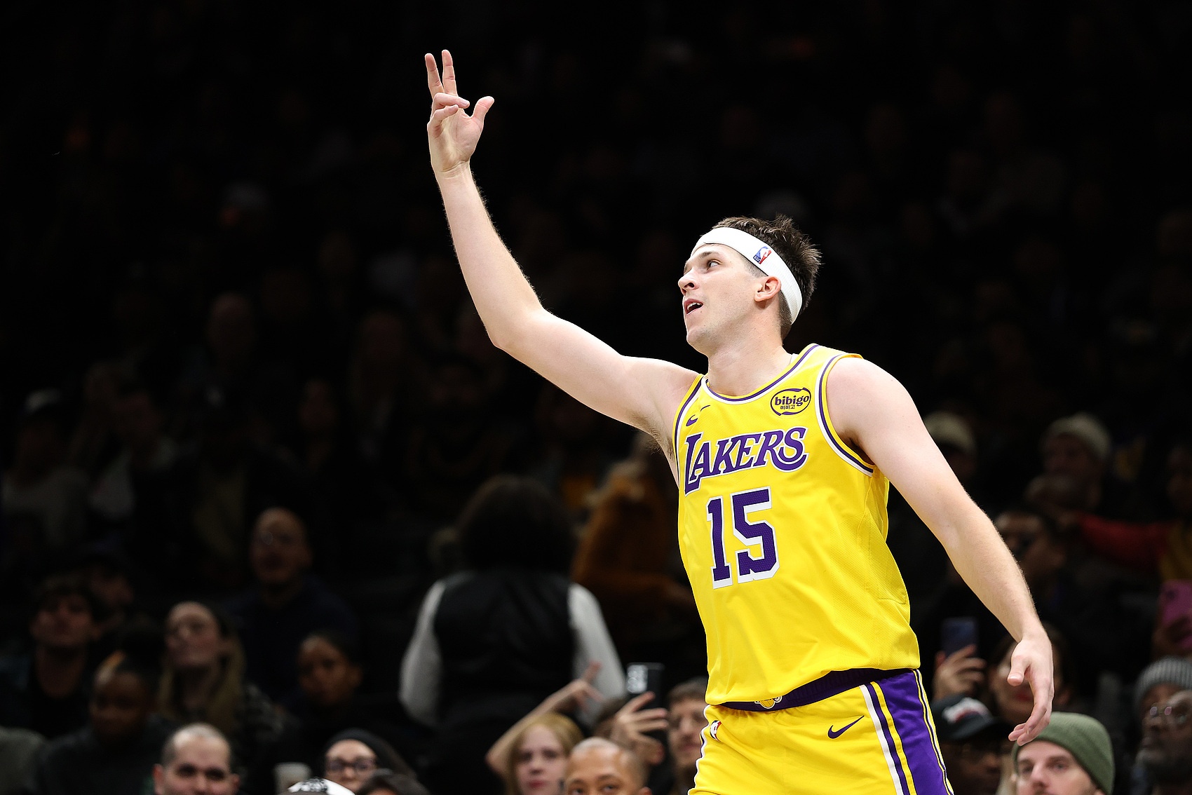 4年1.85亿锁死湖人,里夫斯下季薪资后卫排第16 4年1.85亿锁死湖人,里夫斯下季薪资后卫排第16