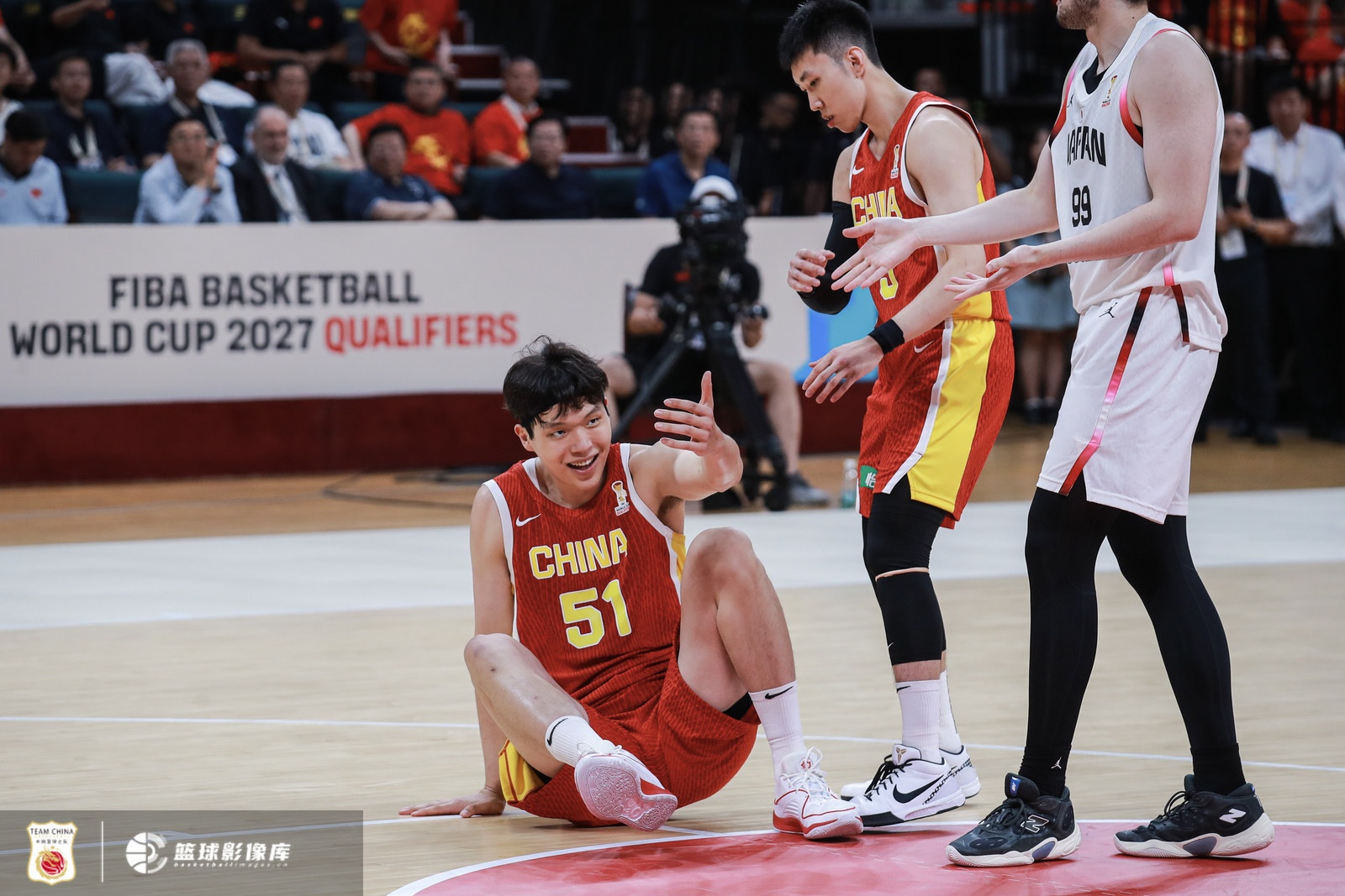 主场19分惨败日本,袁方:中国篮球已陷入恶性循环