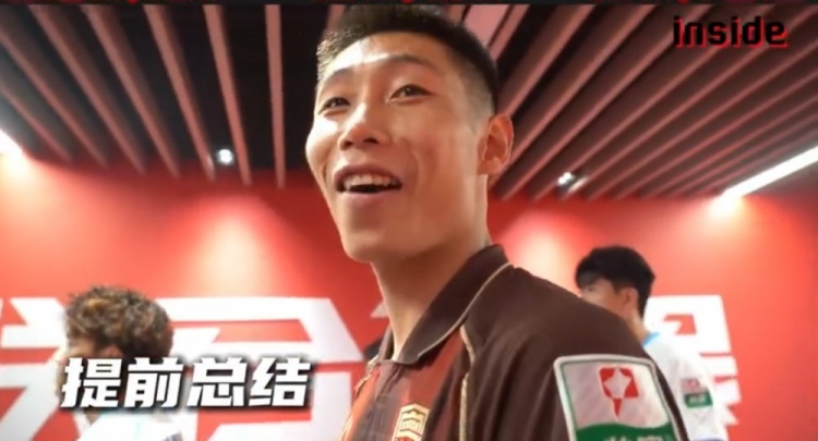 主场险胜 泰山球员哽咽感谢球迷:想一想,现场这么多球迷在背后支撑着我们