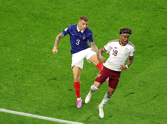 法国0-2西班牙:心理崩塌与体系碾压,亚马尔12场全胜刷新纪录 法国0-2西班牙:心理崩塌与体系碾压,亚马尔12场全胜刷新纪录