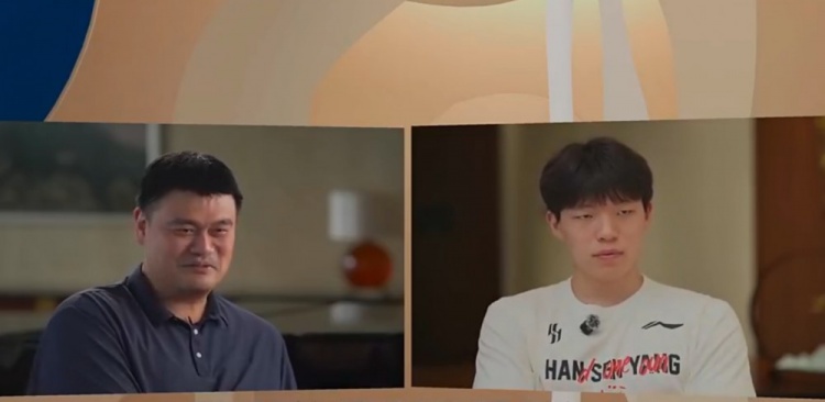 杨瀚森启蒙教练:身体素质逊于姚易郅,从后卫打法练技术 杨瀚森启蒙教练:身体素质逊于姚易郅,从后卫打法练技术