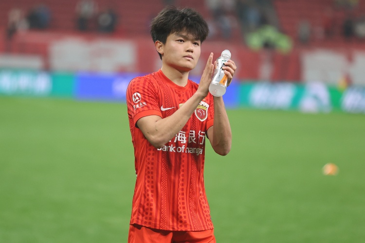 海港四将身背三黄,京滇战染黄将自动停赛无缘上海德比 海港四将身背三黄,京滇战染黄将自动停赛无缘上海德比