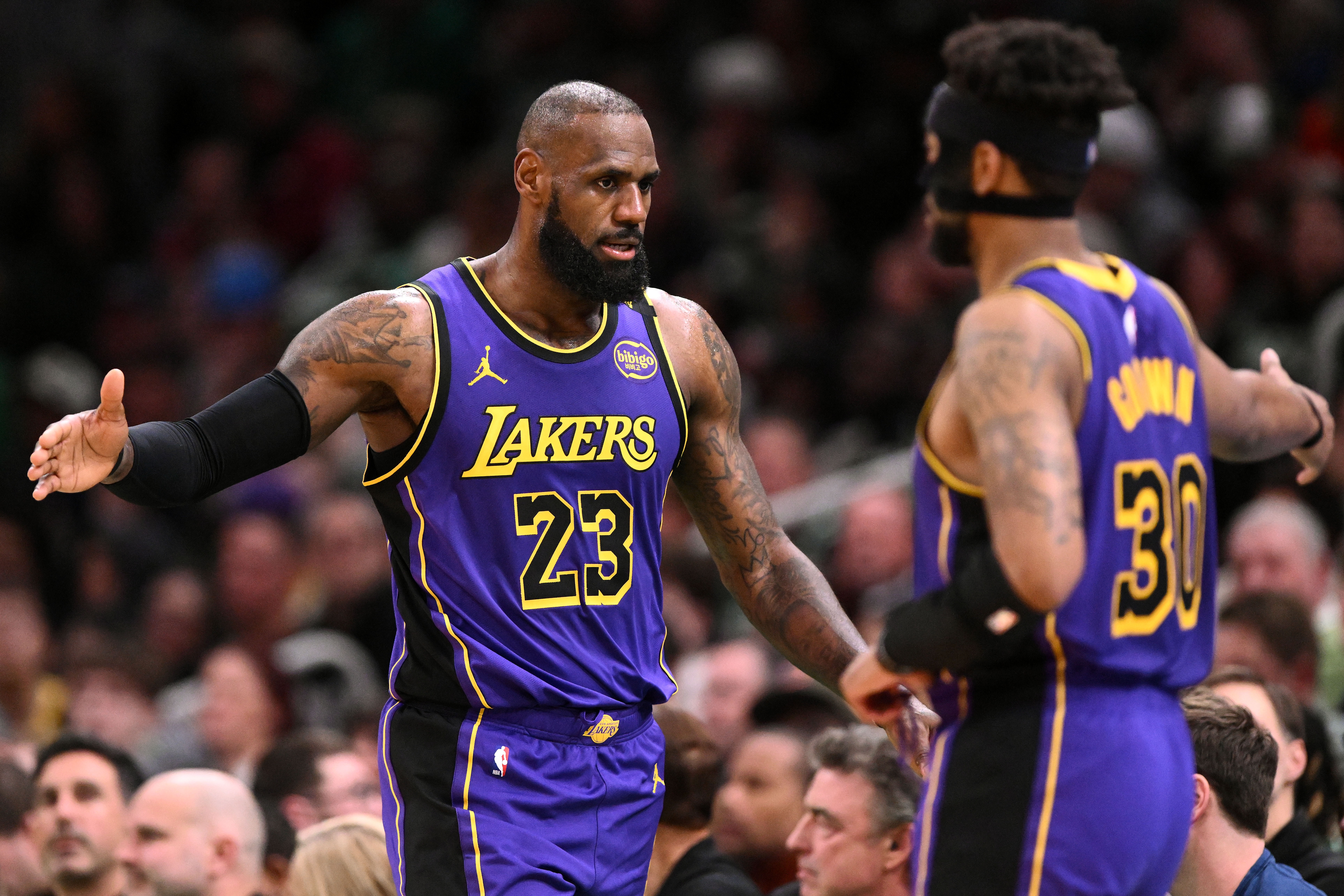 Nick Wright:骑士是詹姆斯头号热门 76人概率超预期 勇士成黑马 Nick Wright:骑士是詹姆斯头号热门 76人概率超预期 勇士成黑马