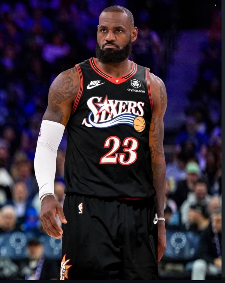 两年800万!詹姆斯底薪签约76人,ESPN评级A+ 两年800万!詹姆斯底薪签约76人,ESPN评级A+