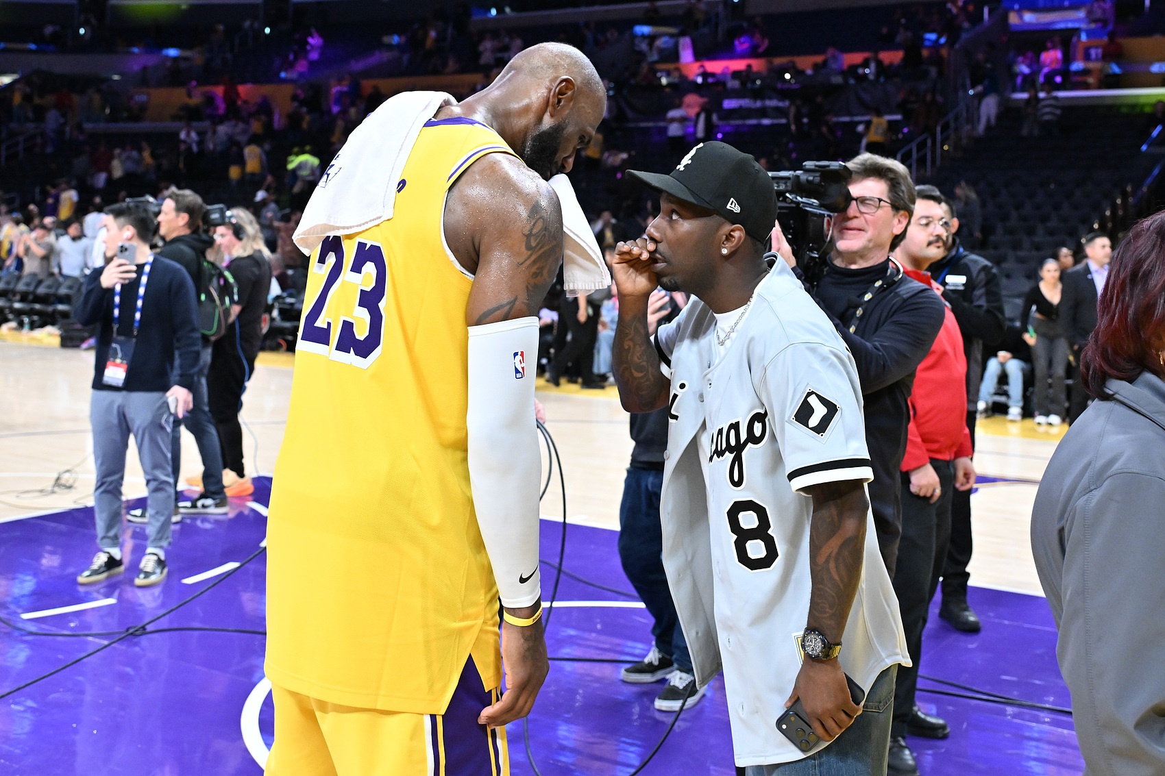 詹姆斯2年800万签约76人 幕后:管理层关系与布朗交易成关键拼图 詹姆斯2年800万签约76人 幕后:管理层关系与布朗交易成关键拼图
