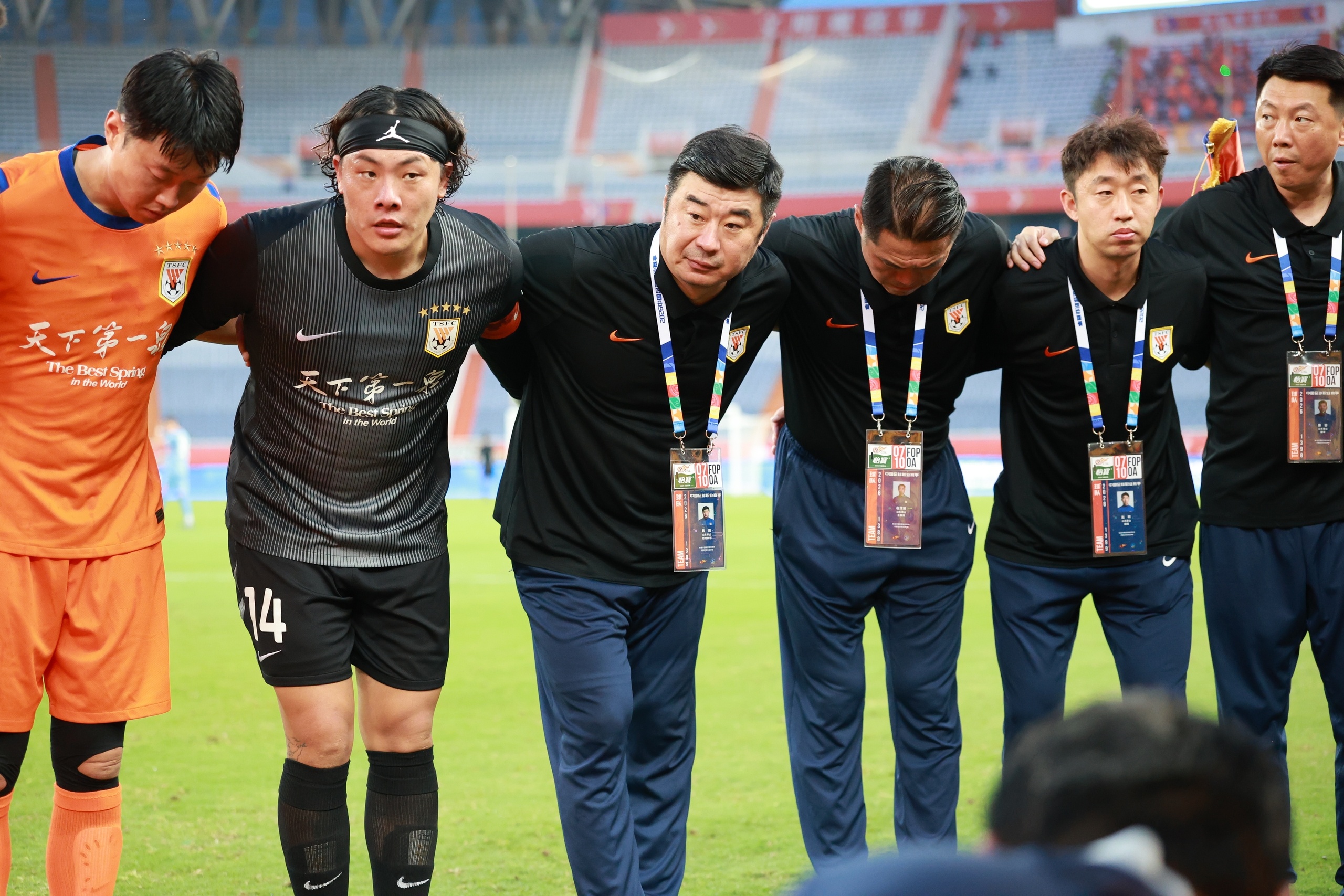 赛前合练仅18名外场球员 泰山输球后急寻康复团队 赛前合练仅18名外场球员 泰山输球后急寻康复团队