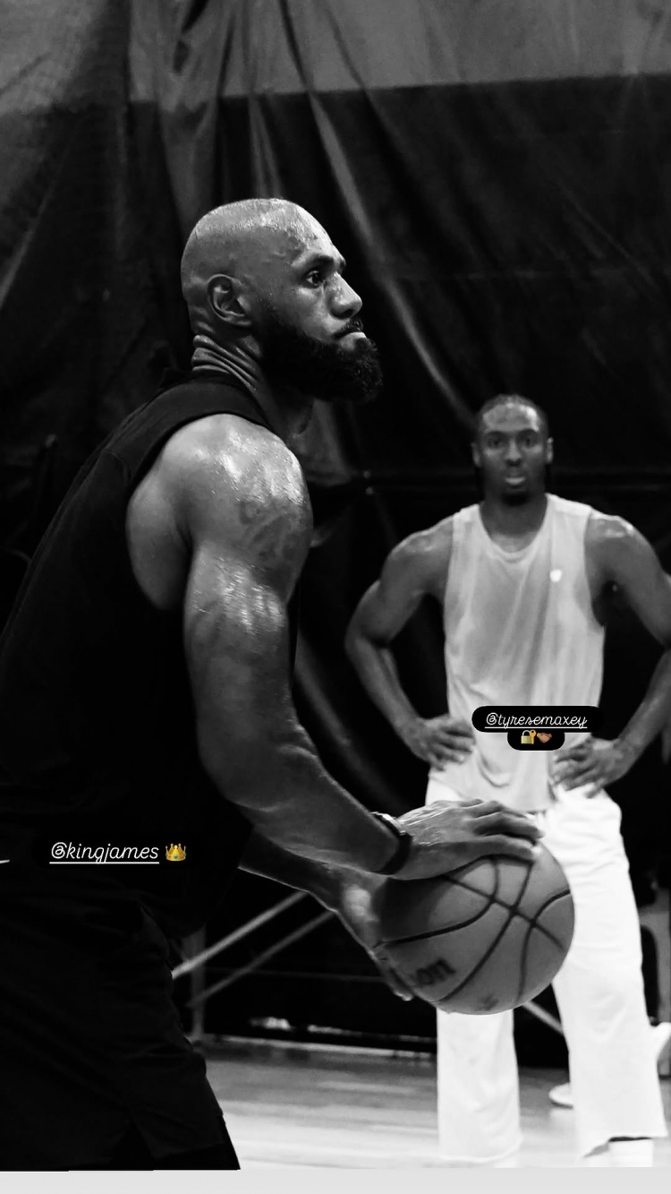 哈登转发与马克西训练照:我们全神贯注!泰瑞斯竞选总统吧 哈登转发与马克西训练照:我们全神贯注!泰瑞斯竞选总统吧