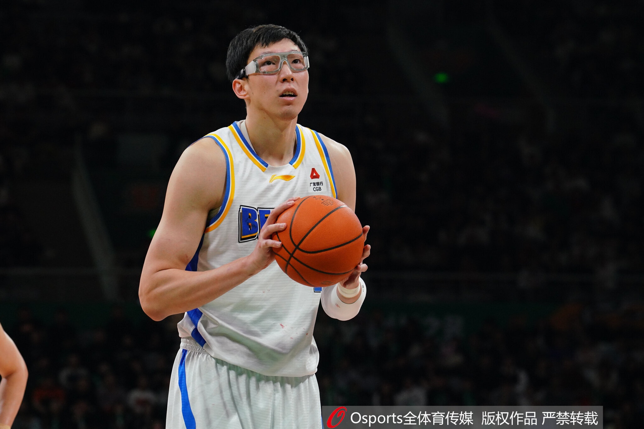 北京男篮官宣双外援 布朗回归提供强解 桑普森为周琦减压 北京男篮官宣双外援 布朗回归提供强解 桑普森为周琦减压