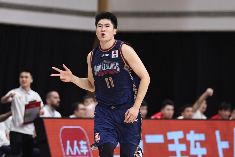赵柏清赴日加盟秋田北部喜悦 媒体人付政浩:同曦须在明年7月前转让其D类优先续约权 赵柏清赴日加盟秋田北部喜悦 媒体人付政浩:同曦须在明年7月前转让其D类优先续约权