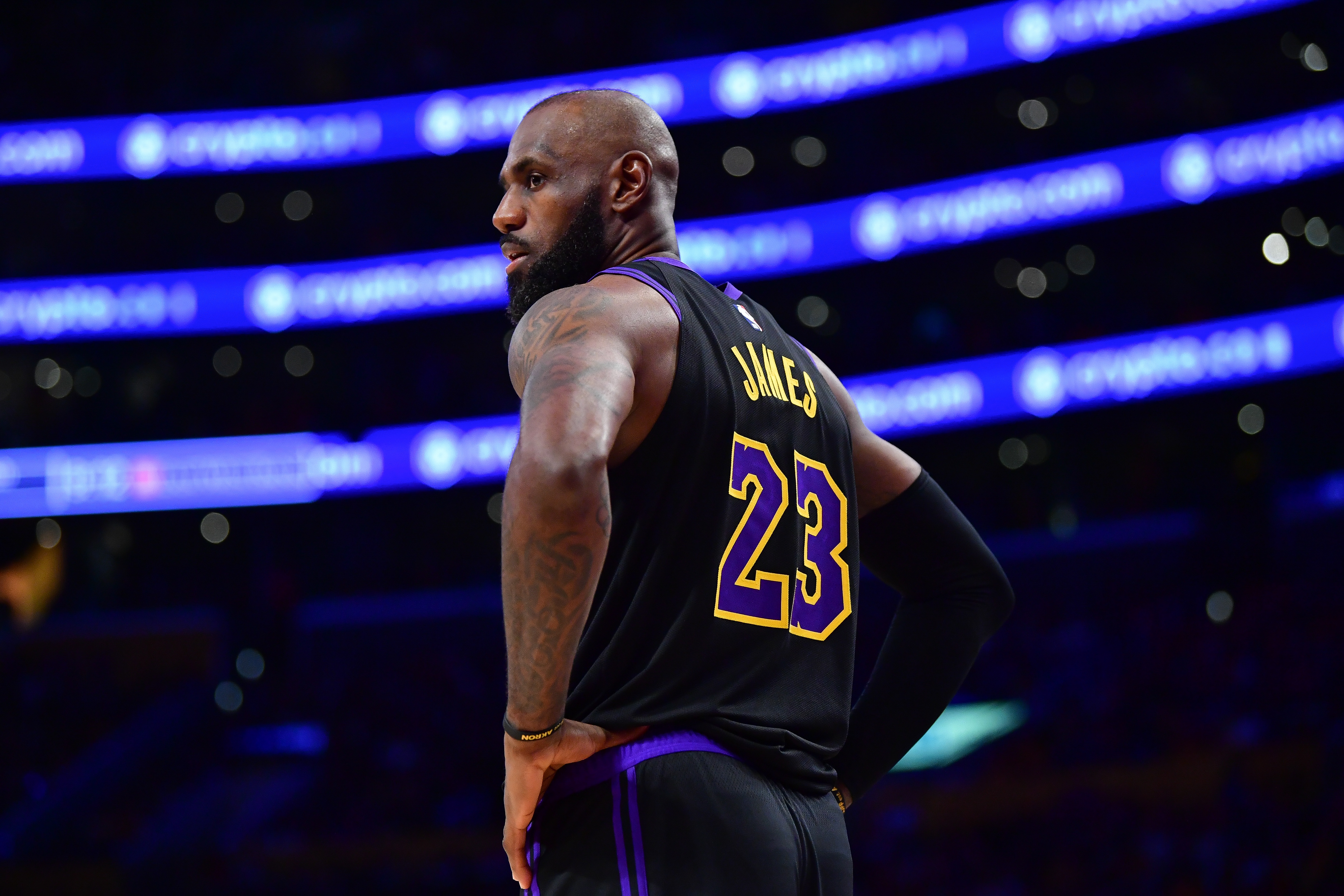 詹姆斯第21次出战圣诞大战创NBA纪录 历史仅七人征战21赛季 詹姆斯第21次出战圣诞大战创NBA纪录 历史仅七人征战21赛季