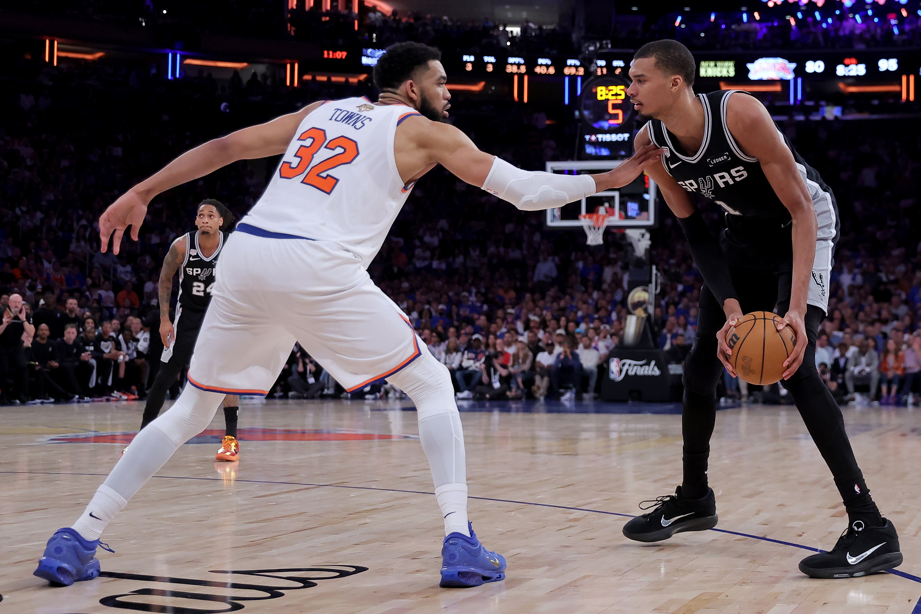 乔·约翰逊:文班亚马练好下盘 未来五到七年必拿几个MVP