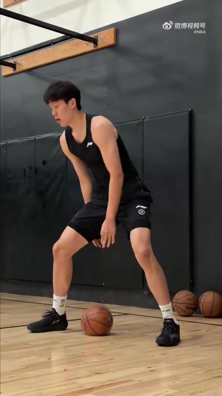 杨瀚森合练JJJ自称被打爆 小乔丹现场指导 杨瀚森合练JJJ自称被打爆 小乔丹现场指导