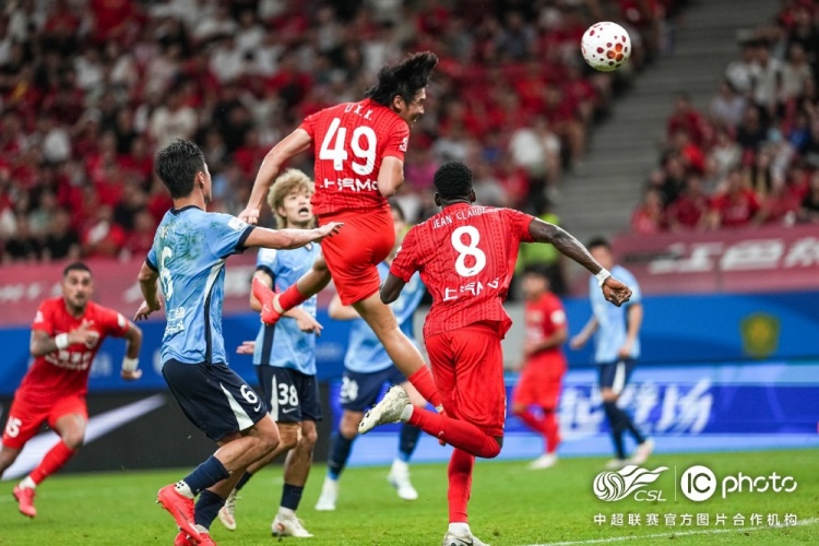 李新翔补时头球救主 海港1-1大连英博 李新翔补时头球救主 海港1-1大连英博