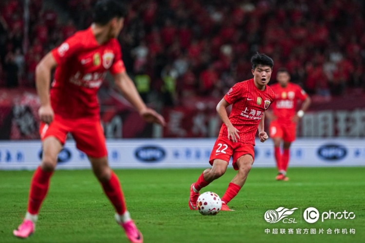 李新翔补时头球救主 海港1-1大连英博 李新翔补时头球救主 海港1-1大连英博