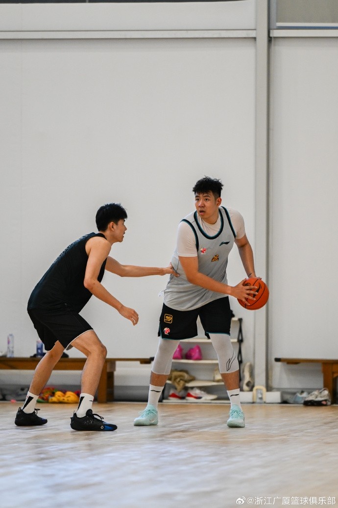 广厦夏训再上调三将 一队年轻球员增至五人