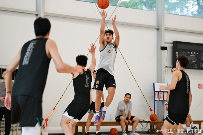 广厦夏训再上调三将 一队年轻球员增至五人
