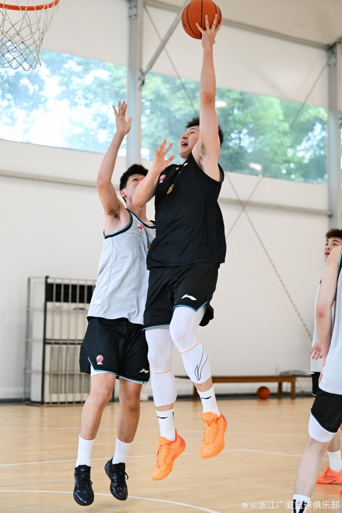 广厦夏训再上调三将 一队年轻球员增至五人