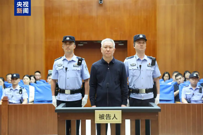 从2.58亿赢球奖金到1万亿债务 恒大足球十年崩塌 从2.58亿赢球奖金到1万亿债务 恒大足球十年崩塌