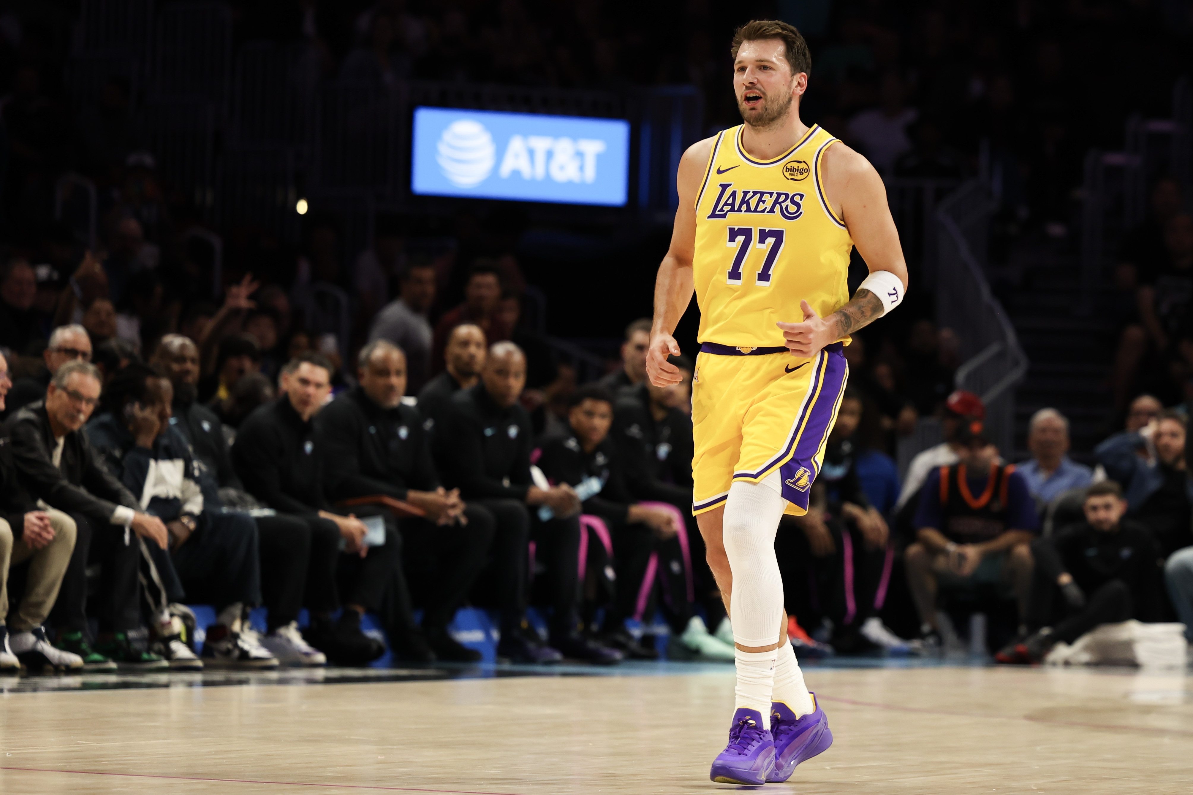 老詹离队湖人或将失去主场优势 东契奇能否抬高球队季后赛上限? 老詹离队湖人或将失去主场优势 东契奇能否抬高球队季后赛上限?