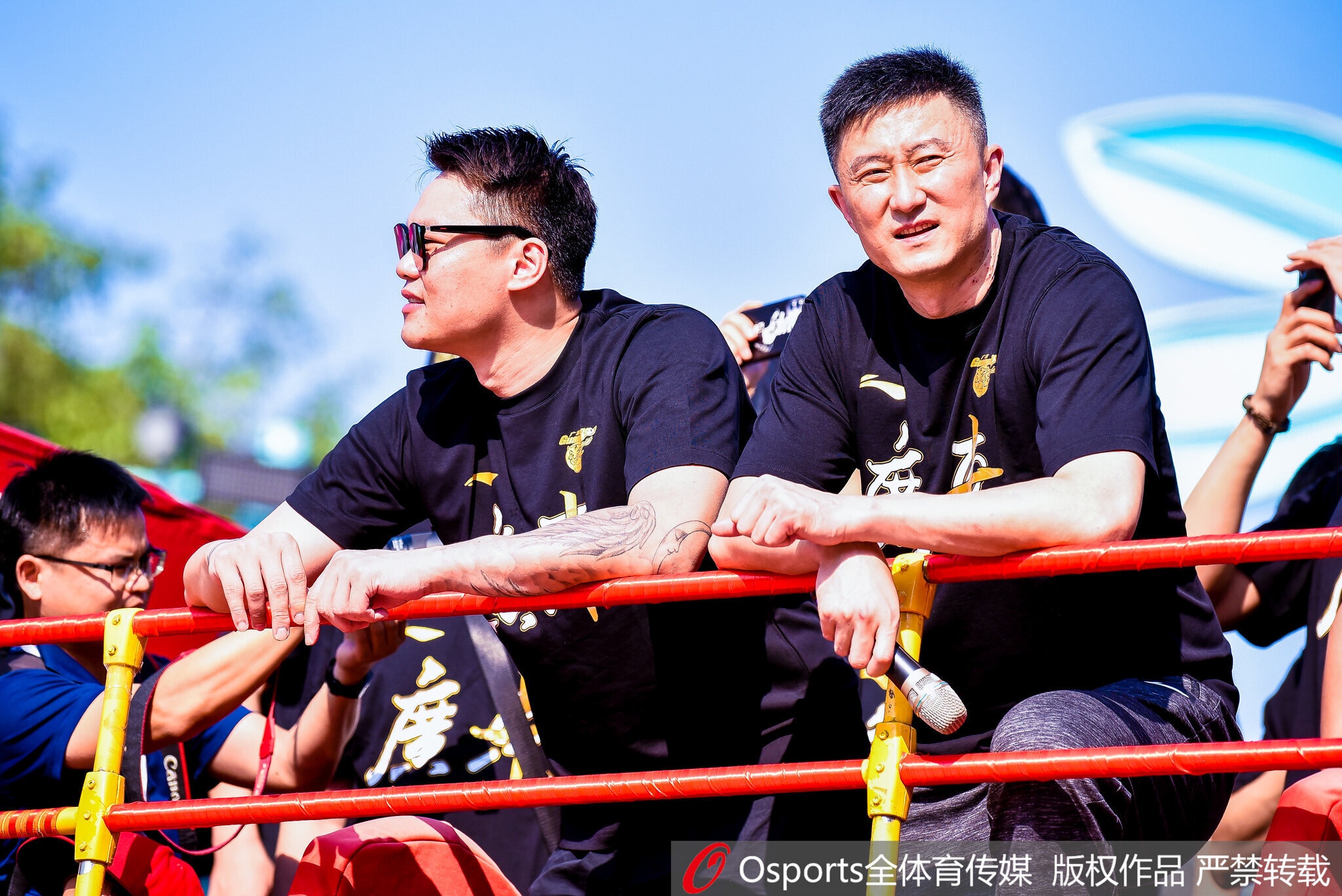 媒体人:投资人与杜锋有个拉锯的谈判过程 朱芳雨更多是知难而退