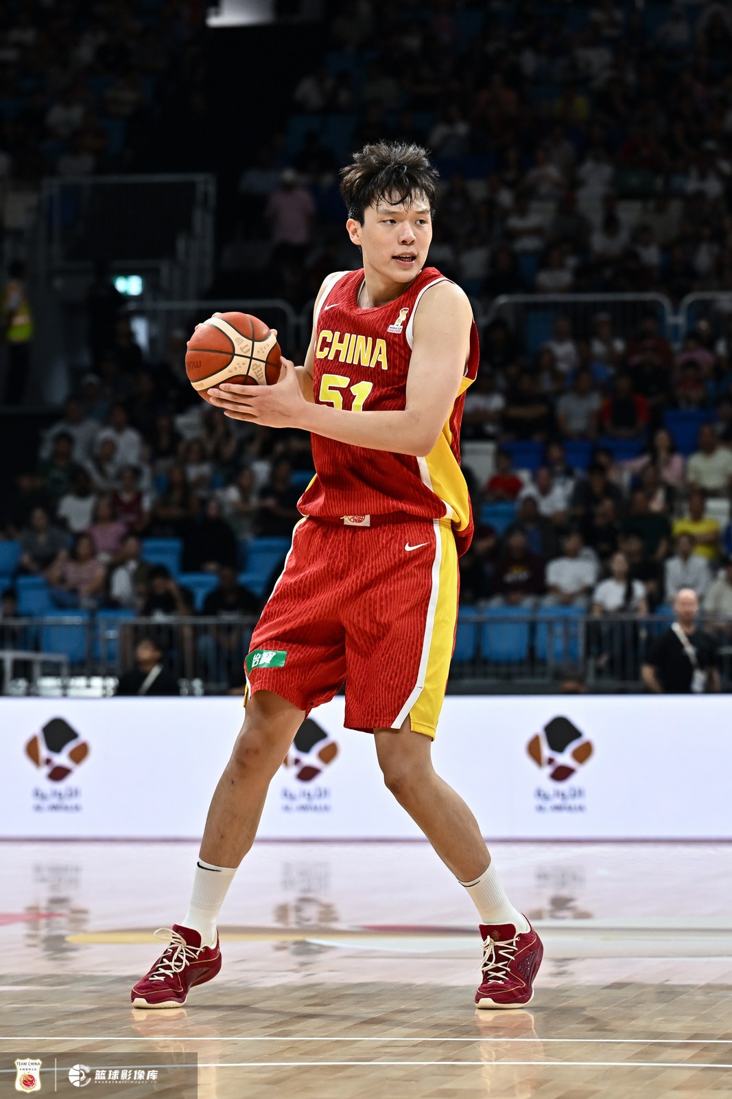 媒体人:能撑起国家队的杨瀚森已经越来越成型 他承担了更多压力 媒体人:能撑起国家队的杨瀚森已经越来越成型 他承担了更多压力