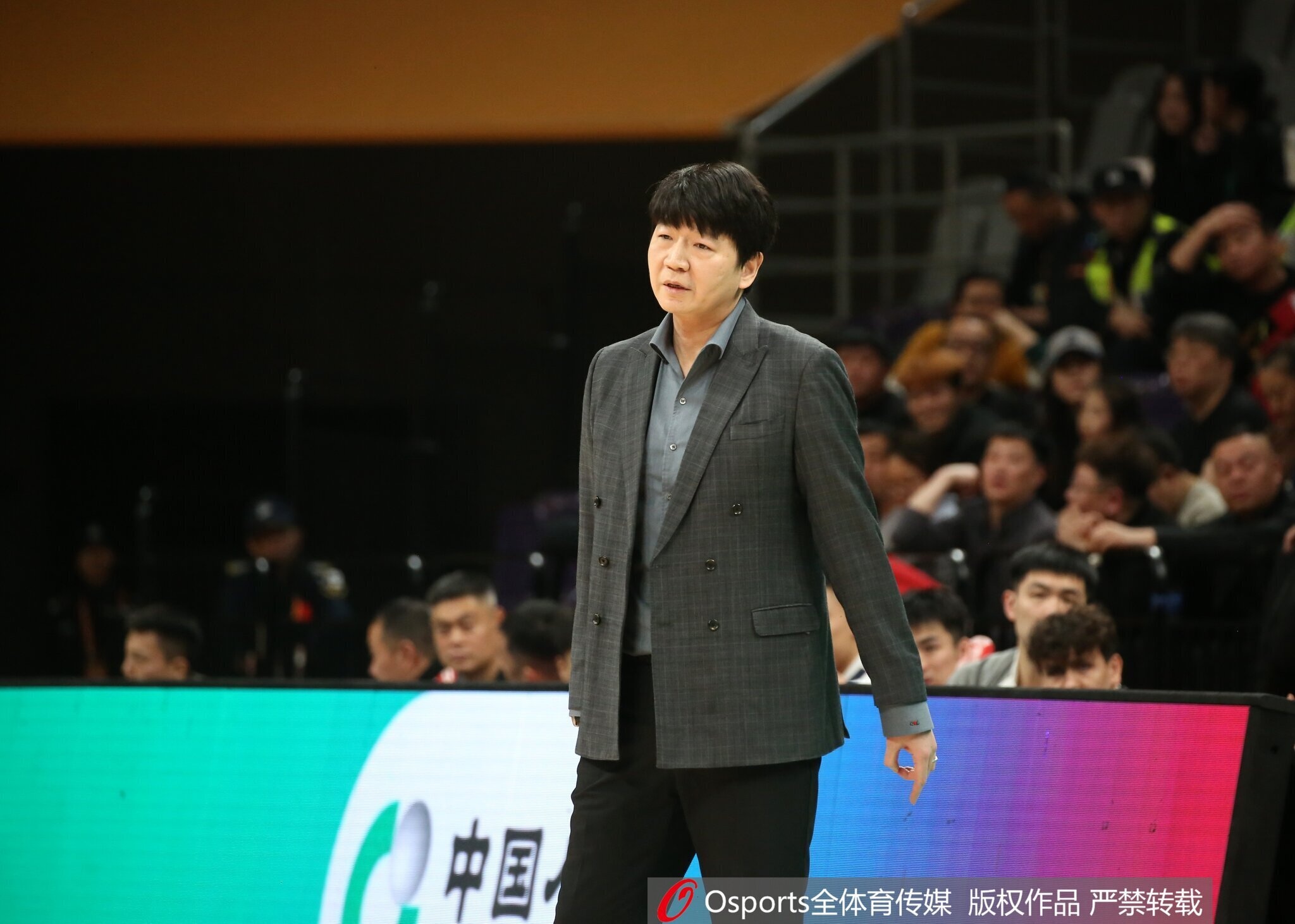 鲁媒:山东男篮正积极引进新外籍助教 预计在近期威海拉练时到队 鲁媒:山东男篮正积极引进新外籍助教 预计在近期威海拉练时到队