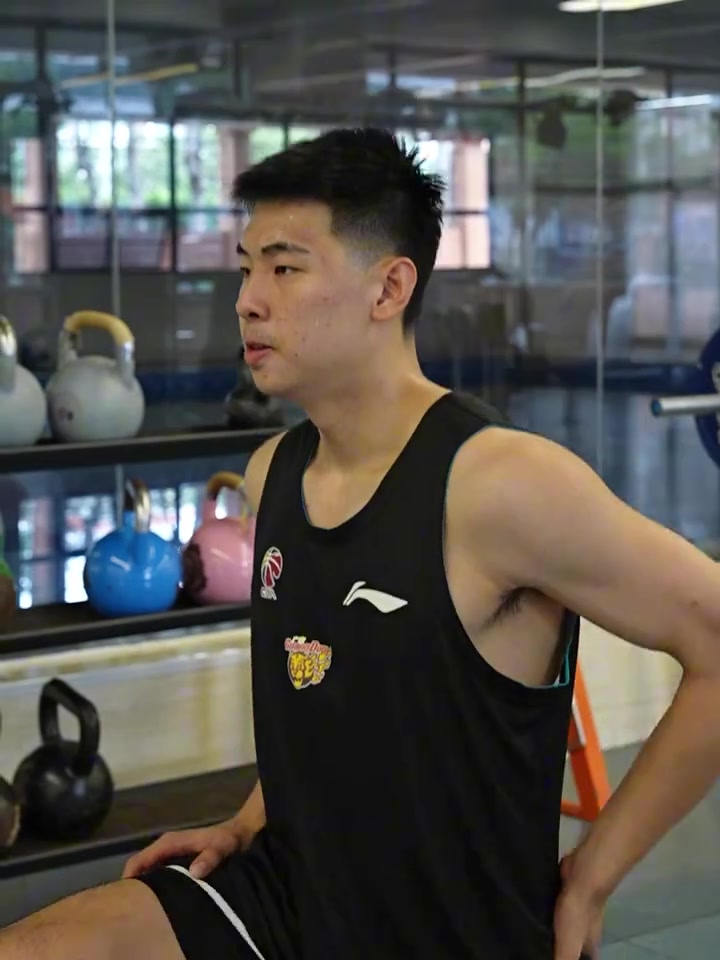 广东男篮晒训练视频:归队开练!胡明轩&崔永熙&焦泊乔全力备战中 广东男篮晒训练视频:归队开练!胡明轩&崔永熙&焦泊乔全力备战中